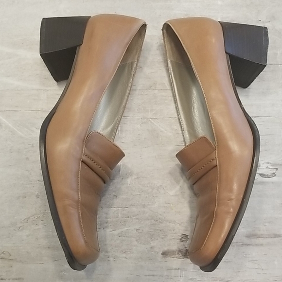 💕SAKS FIFTH AVENUE💕 Penny Loafer Leather Heels - Picture 6 of 13